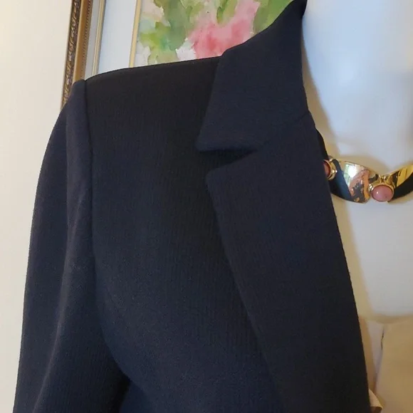 St. John Basics 2-Button Black Blazer in Classic Santana Knit, Size 8 - Picture 4 of 12